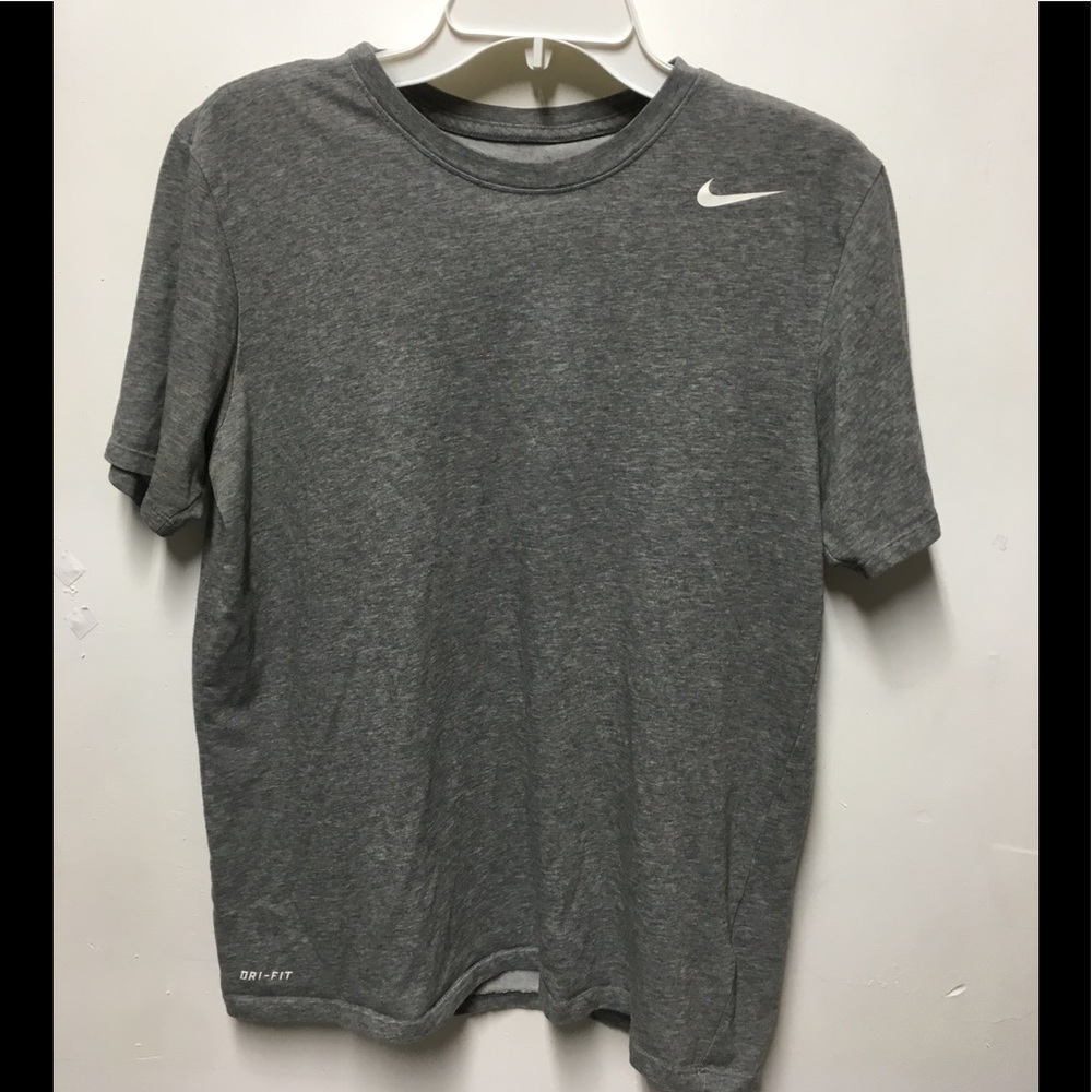 Nike Men’s Medium Gray Workout T-Shirt